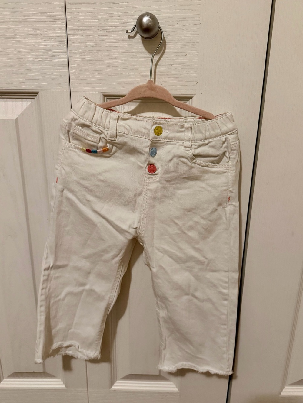 Zara White Capri Pants with Multicolor Button Detail